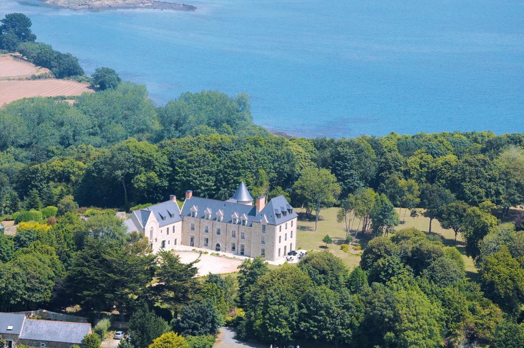 Manoir De Kergrec'H Hotel Plougrescant Exterior photo